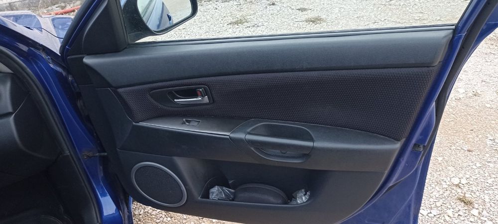 Продавам автомобил Мазда 3 1.4