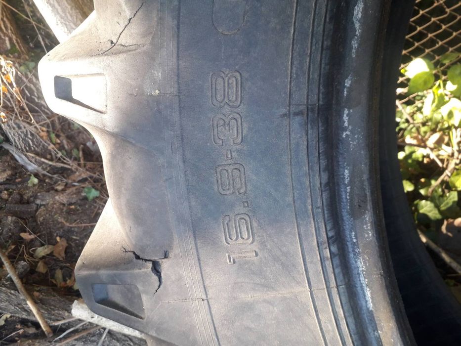 Продавам гуми 16.9 х 38