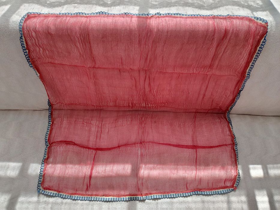 забрадка от едно време 90

РЯДКА!!! Забрадка от едно време.
Материята