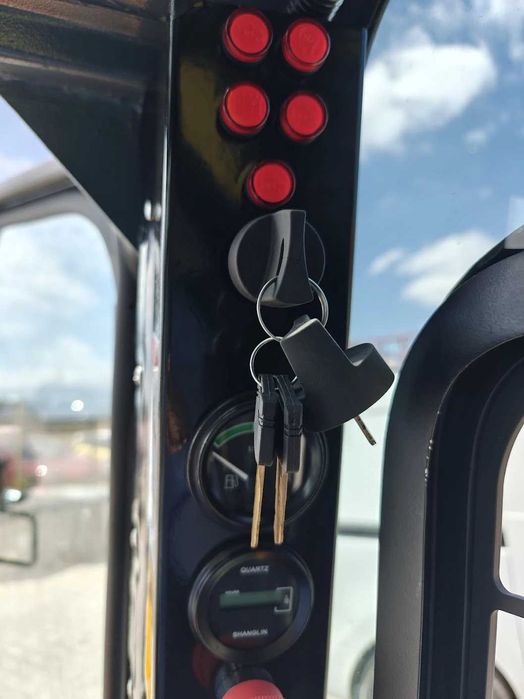 Мини челни товарачи Lonking CDM 303