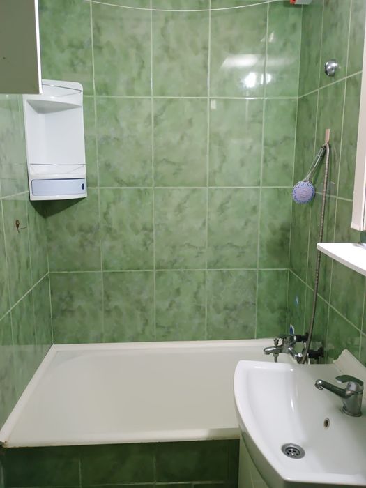 Apartament 3 camere semidecomandat