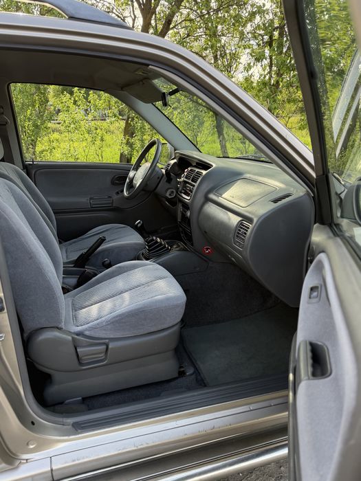 Suzuki vitara 2.0 benzina 4x4 reductor -carlig- aer conditionat