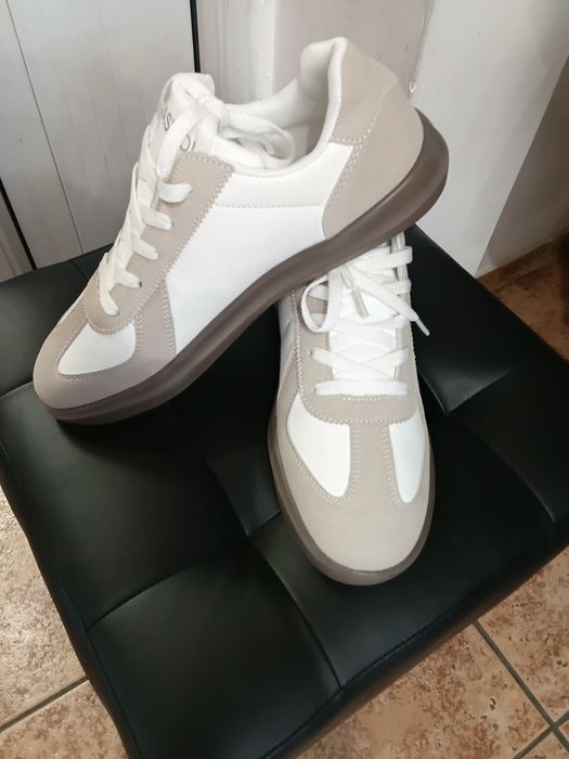 Продам женские теннески