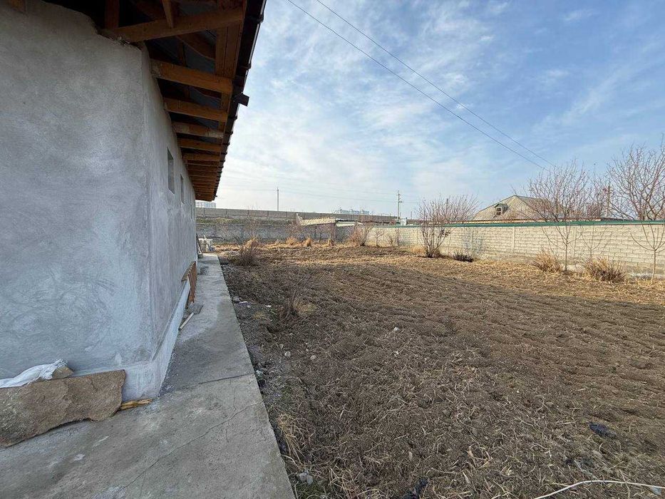 Продаются две дачи.  (площадь 17 соток).  107 000 $. (Возможен торг).