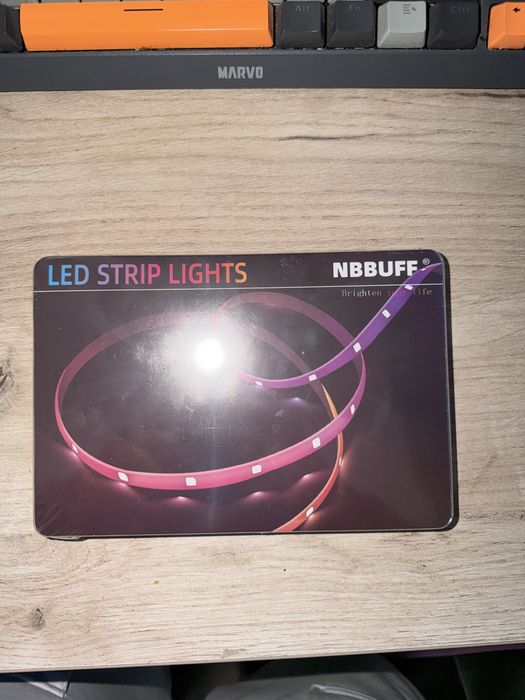 Bandă LED RGB 5 metri – telecomandă și aplicație