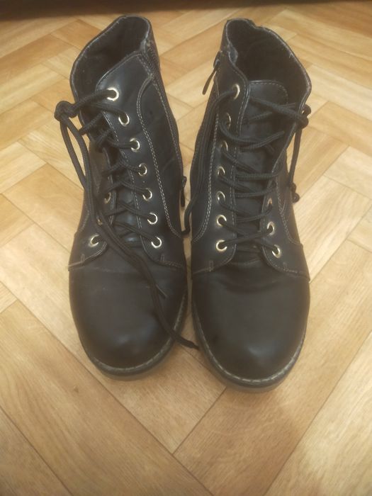 Продаю женскую обувь