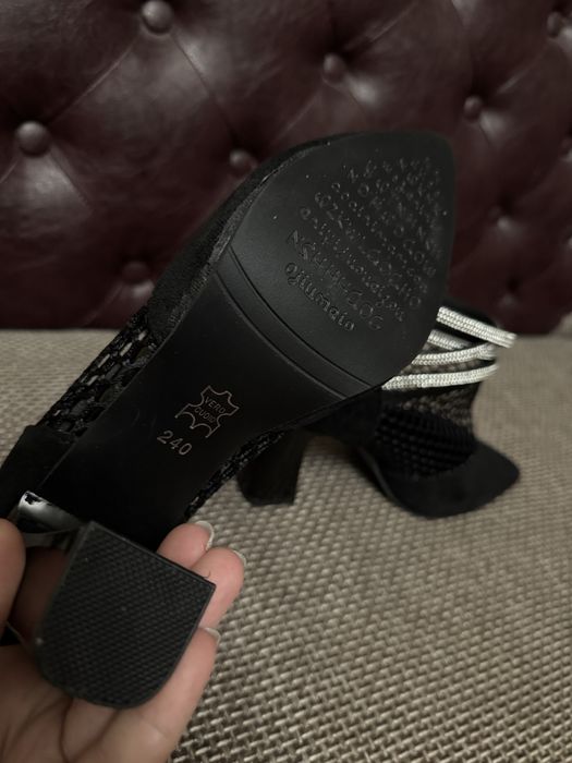 Продам новую обувь 38р