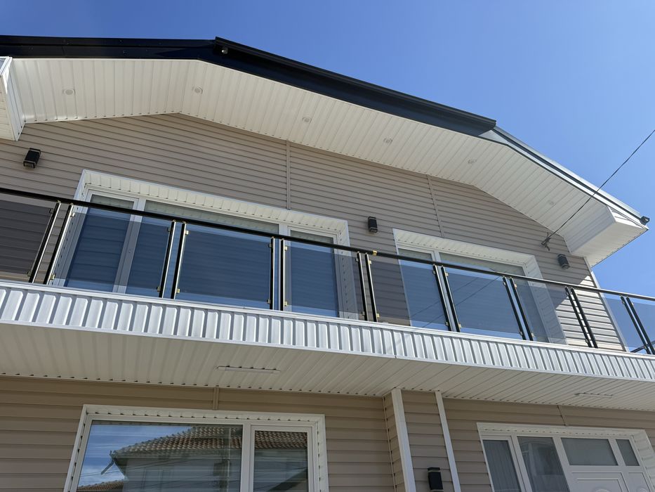 Алуминиеви и стъклени парапети с Експресен монтаж