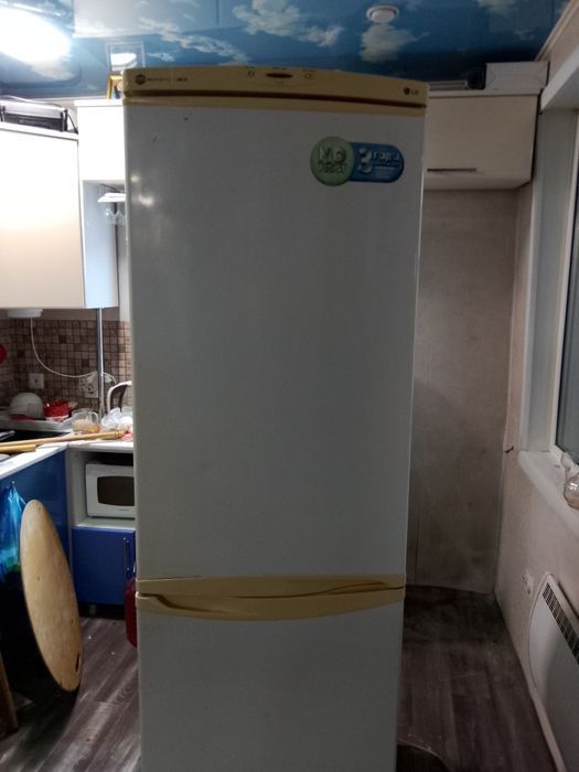 Продам холодильник
