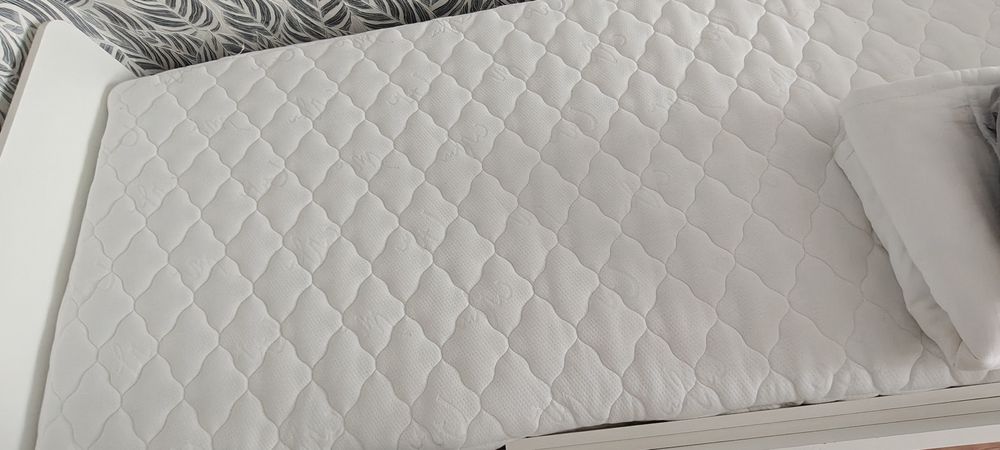 Кровать с ортопедическим матрасом