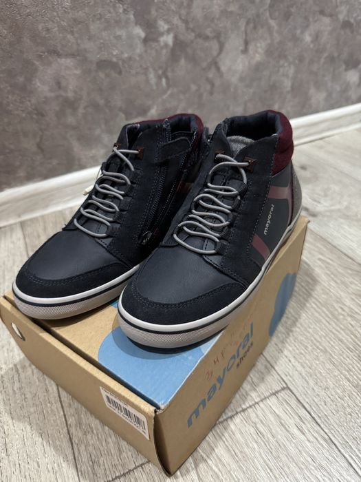 Продам осенние кеды на мальчика