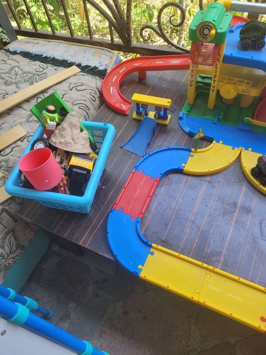 Гараж игрушечный