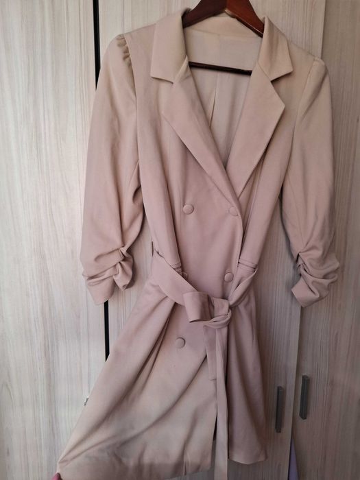 Рокля сако в беж/крем