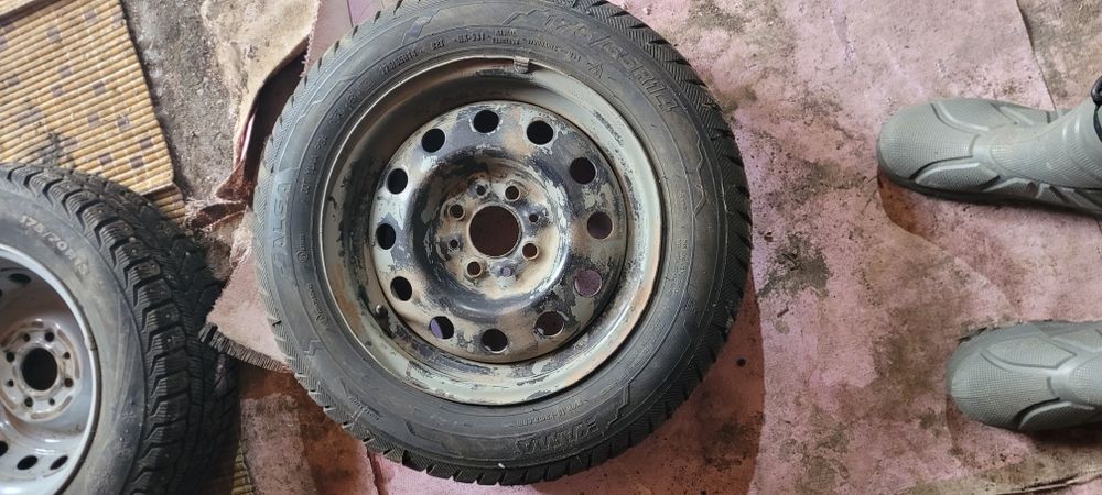 Продам зимний шины с дисками R13