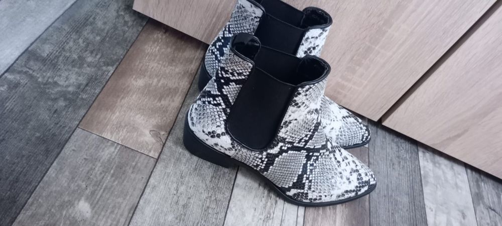 Botine noi, nr 37