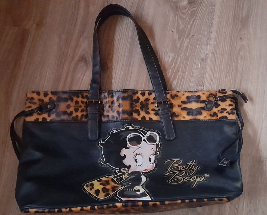 Оригинална дамска чанта Betty Boop-като нова,леопрадов принт