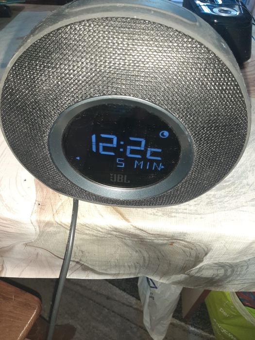 Aparat radio cu ceas  ,USB si bluetooth JBL second hand