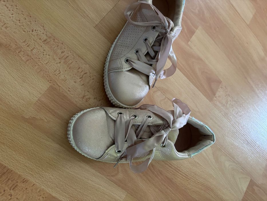 Încălțări măr 36 ca noi