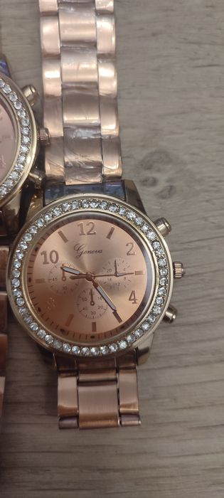 LOT 4 CEASURI Geneva Dama Cititi anuntul