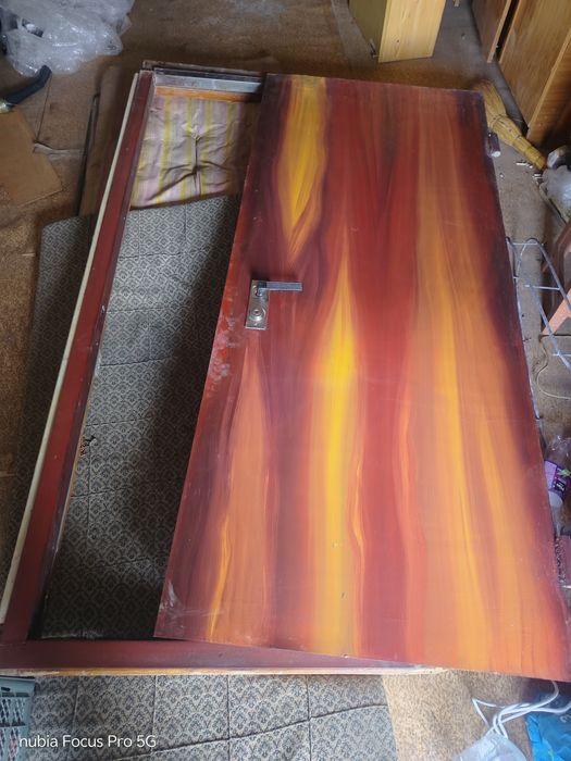 Продам железную дверь