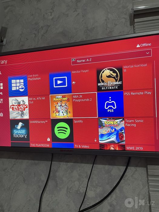 Playstation 4 srochna sotiladi