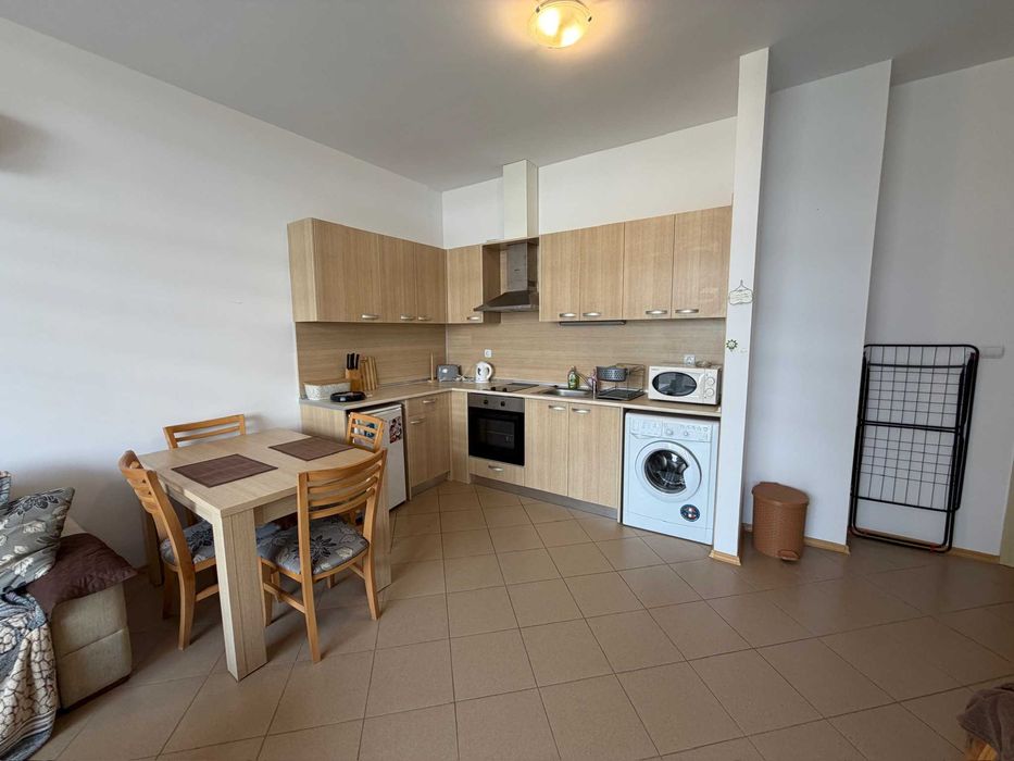 Просторен двустаен апартамент в централната част, к-с „Гранд Камелия“