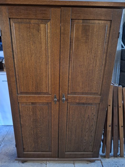 Единичен гардероб масив