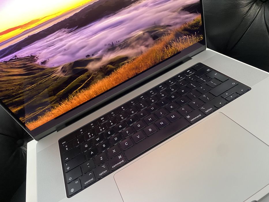 MacBook Pro 16-inch/ M1 MAX / 32 Gb RAM / 1 TB / Space Gray  / Ca nou