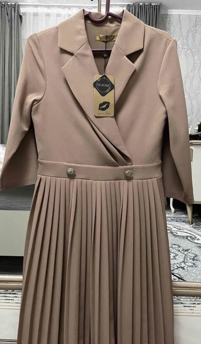 Красивое элегантное платье