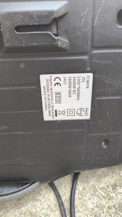 Două aspiratoare Philips