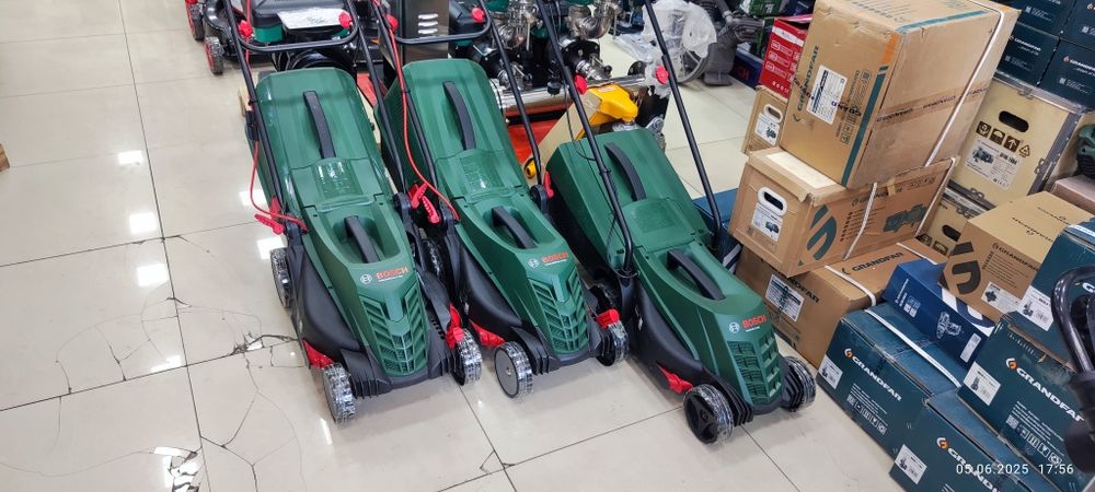 Газонокосилка электрическая Bosch UniversalRotak 34-405