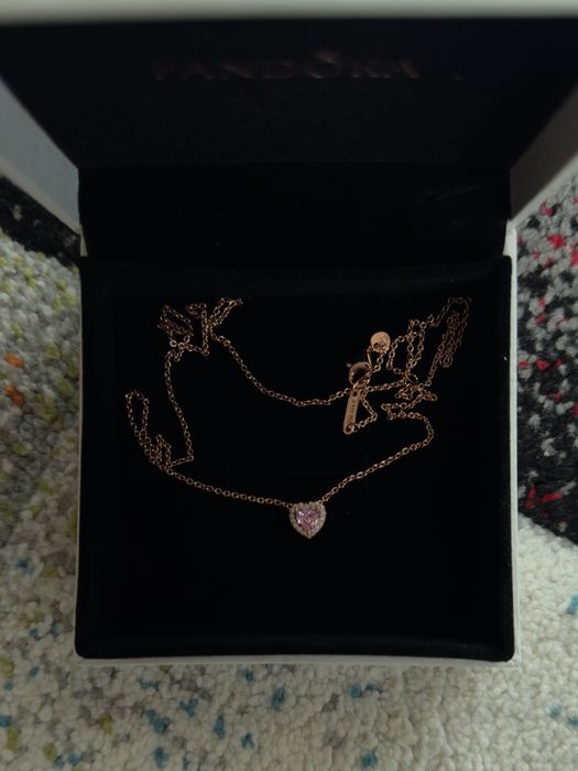 Pandora Lantisor Inimioara Roz