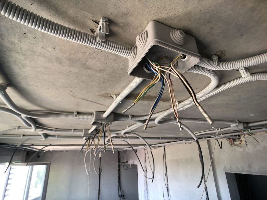 Услуги электрика.