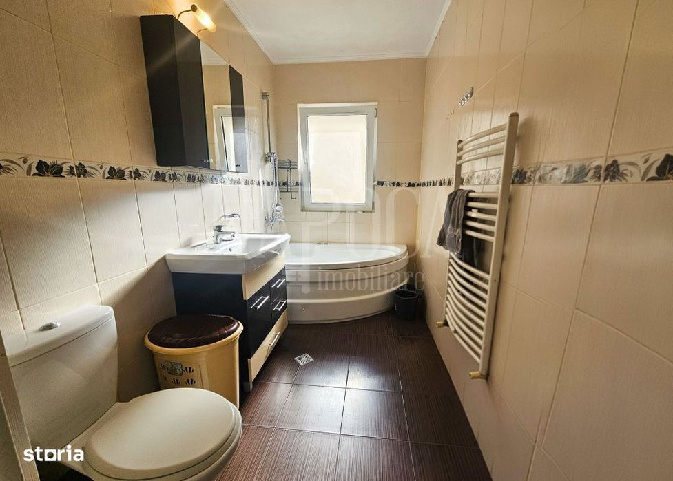 Apartament 3 camere de vanzare in Floresti