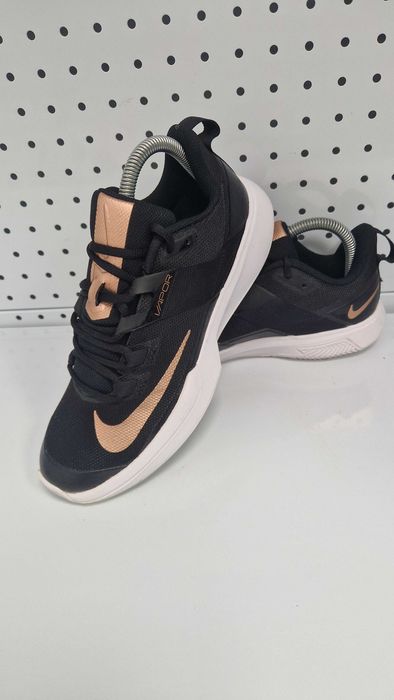 Оригинални дамски маратонки- Nike Court Vapor Lite