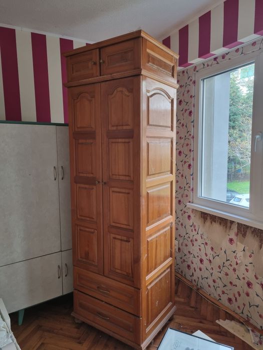 Дървен гардероб с надстройка