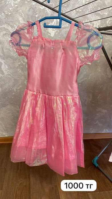 Продам детские платья для девочек