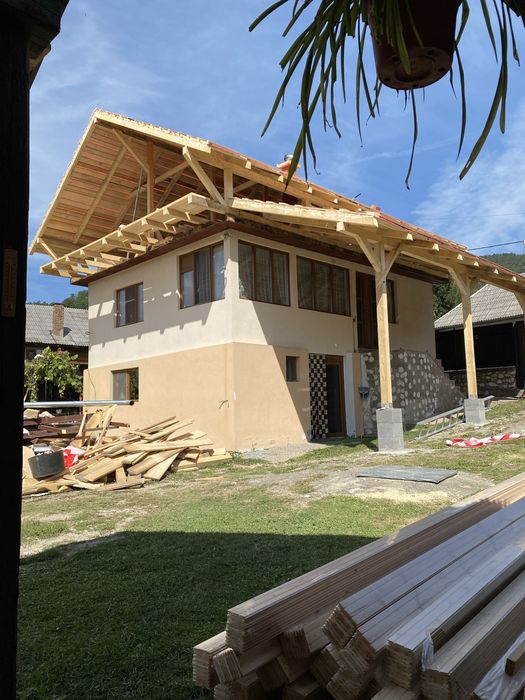 Reparatii acoperisuri montaj tigla metalica dulgherie jgheaburi izolat