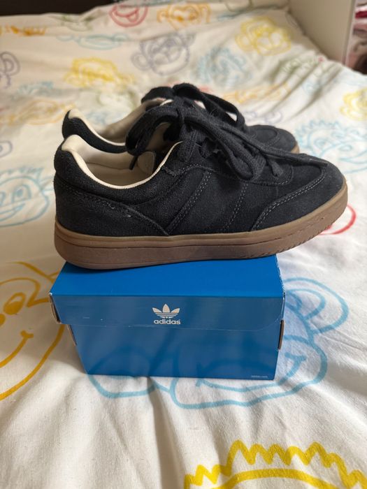 Детски велурени кецове ZARA