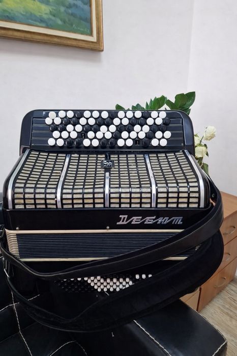 5 қатарлы баян сатылады