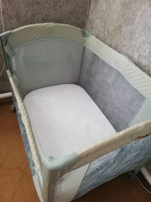 Продам кровать  манеж с матрассом