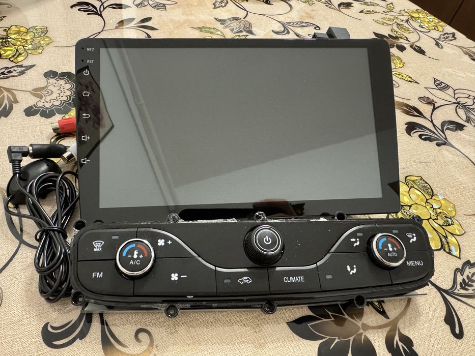 Navigatie ( se potriveste si pe alte marci auto) + climatronic