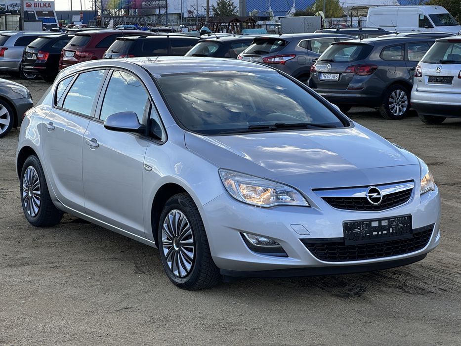 Opel  Astra J 1.4i 2010