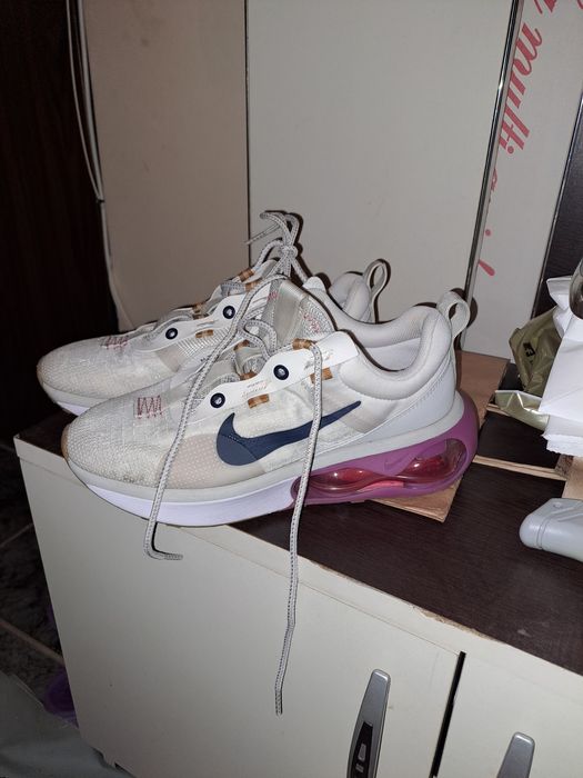 Adidasi dama aproape noi