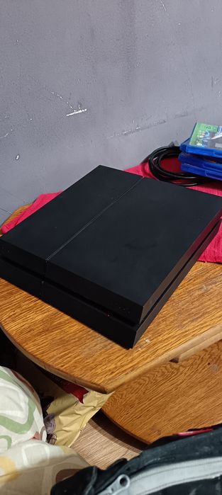 Vând ps 4 stare foarte buna