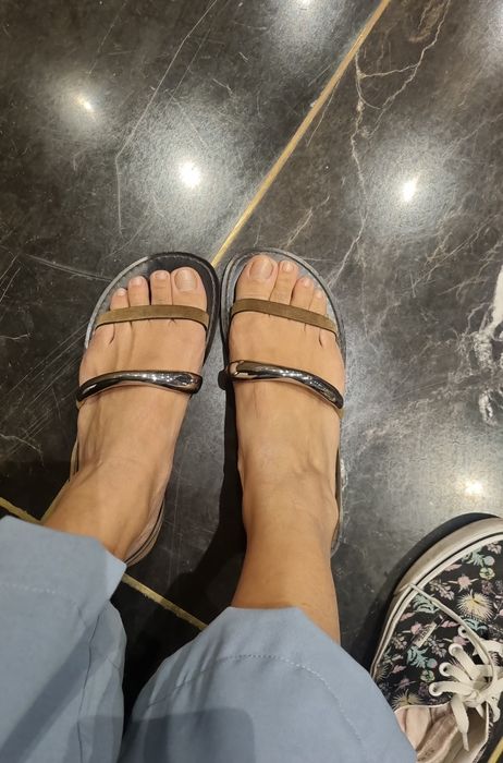 Продаю сандалии 38 размера Massimo Dutti