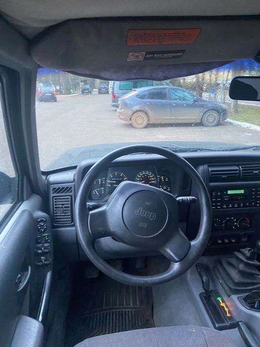 Vând jeep cherokee xj