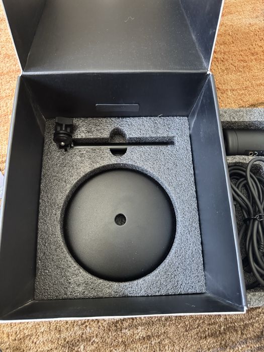 Microfon streaming Trust GXT 256 EXXO si suport prindere de masa