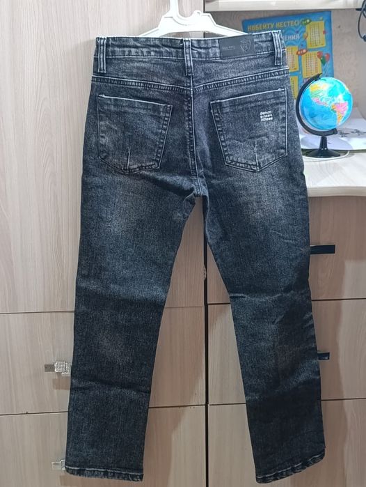 Продам детские джинсы