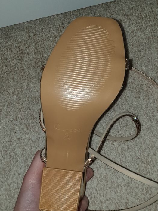 Sandale cu toc aurii